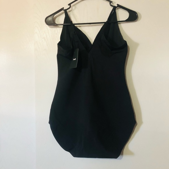 The Outer Shaping Bodysuit - Picture 2 of 7